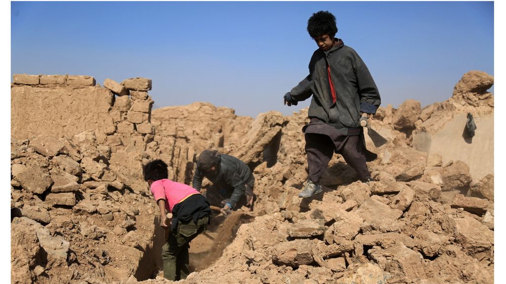 Terremoto in Afghanistan, l’aggravante di essere donna