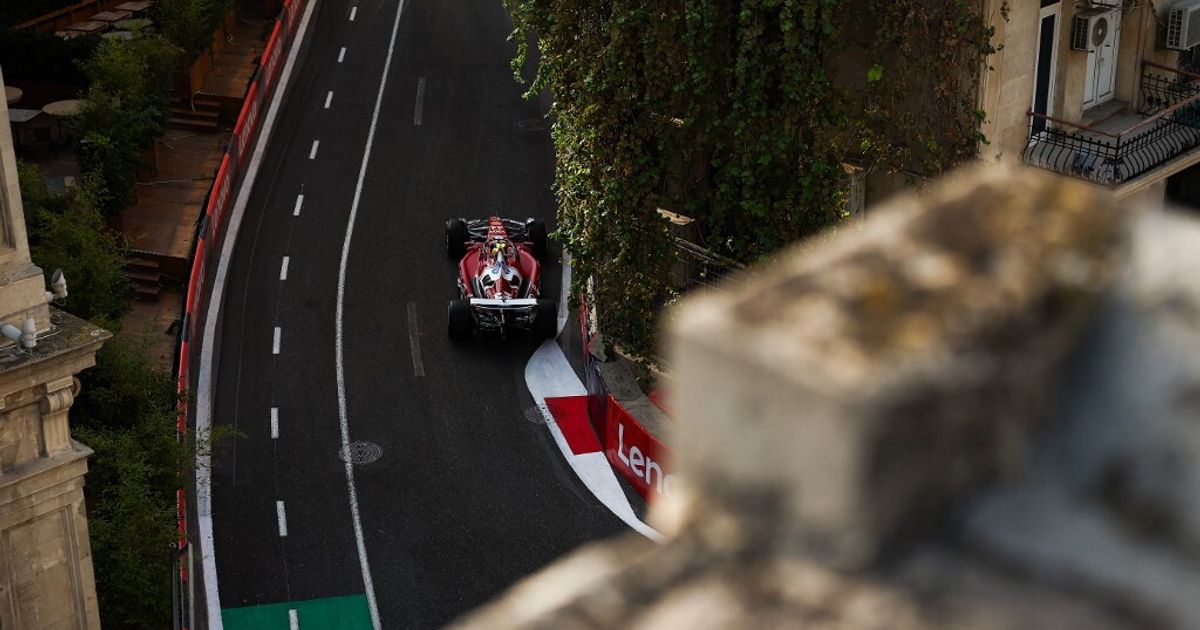 Rosso Ferrari in Azerbaijan. Hamilton e Leclerc dominano