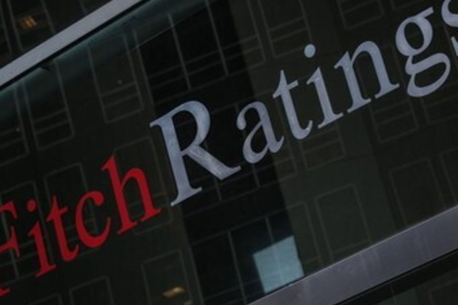 Fitch promuove l'Italia a BBB+, outlook stabile. Giorgetti: "Riportato il Paese sulla strada giusta"