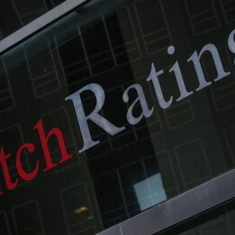 Fitch promuove l'Italia a BBB+, outlook stabile. Giorgetti: "Riportato il Paese sulla strada giusta"