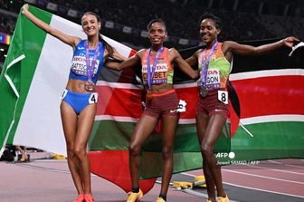 Il podio della 5000 metri di Tokyo con Battocletti bronzo