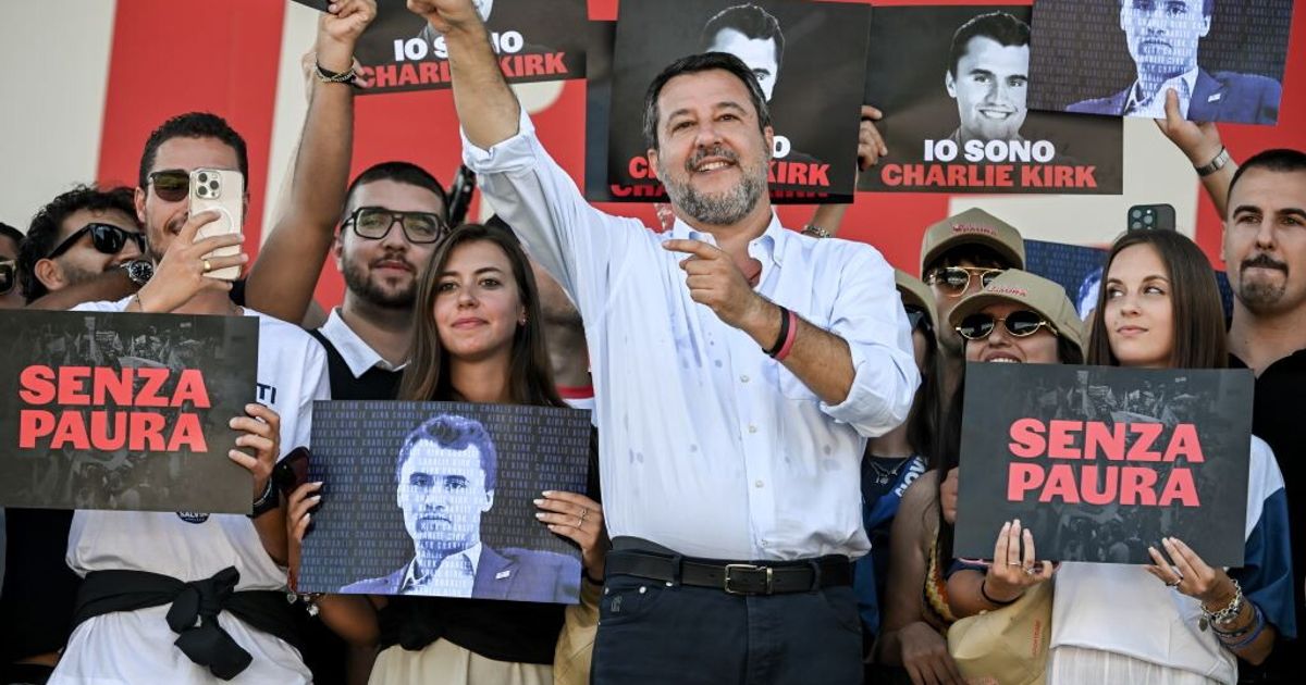 Salvini a Pontida: "No alla guerra e difesa della civiltà occidentale"
