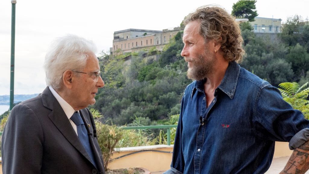 Il presidente Mattarella e Jovanotti a Nisida