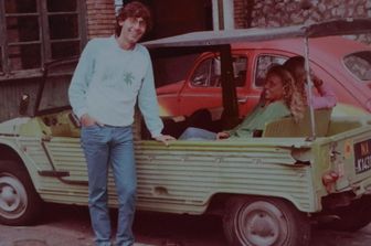 &nbsp;Giancarlo Siani con la Mehari verde a bordo della quale fu assassinato