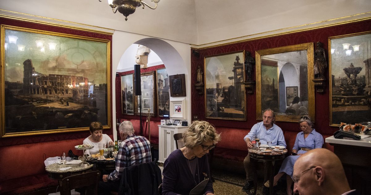 Sequestrati i beni vincolati dello storico Caffè Greco