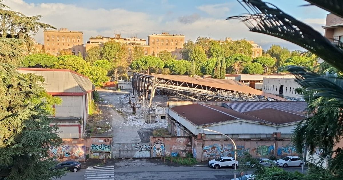 ruspe a lavoro per demolire l ex fiera di roma al suo posto sorger224 la citt224 della gioia 