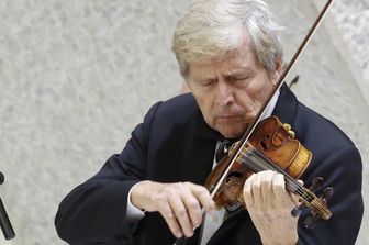 Uto Ughi nel Duomo di Milano suona per i giovani