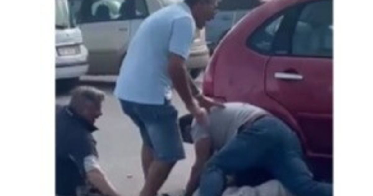 Irrompe in una gioielleria con una pistola, ma viene disarmato e arrestato