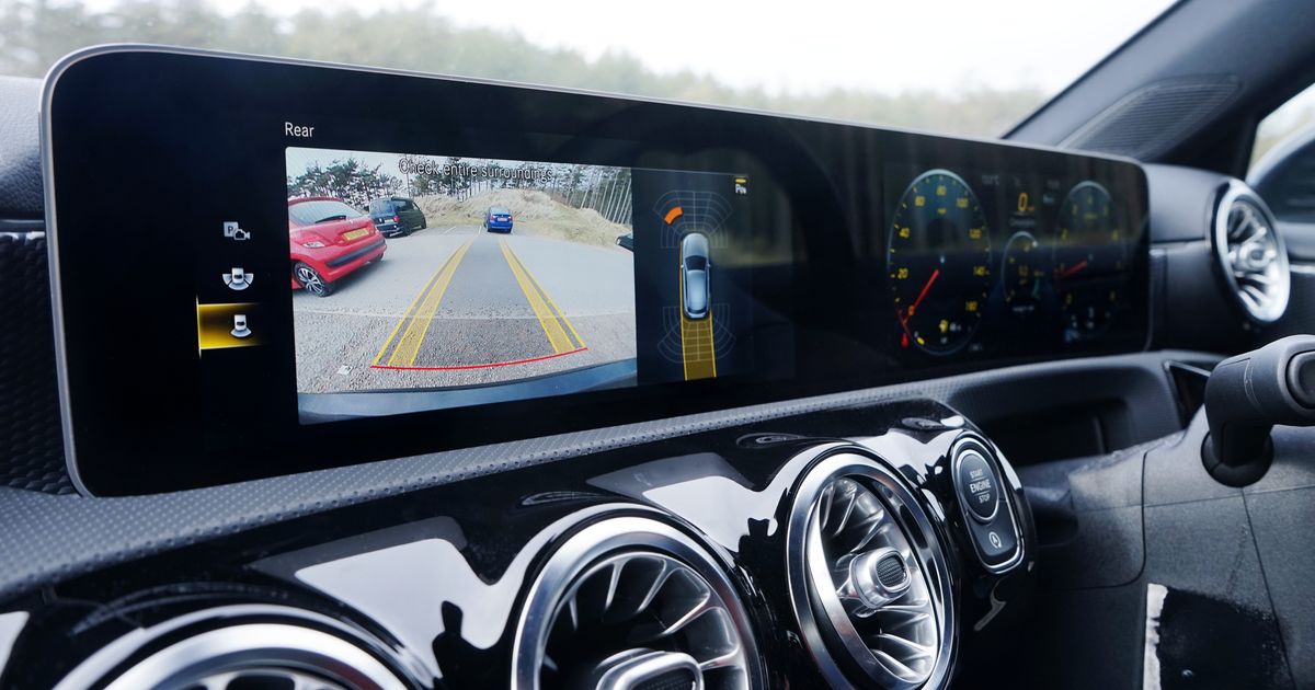 Le videocamere in auto per la retromarcia hanno dimezzato gli infortuni