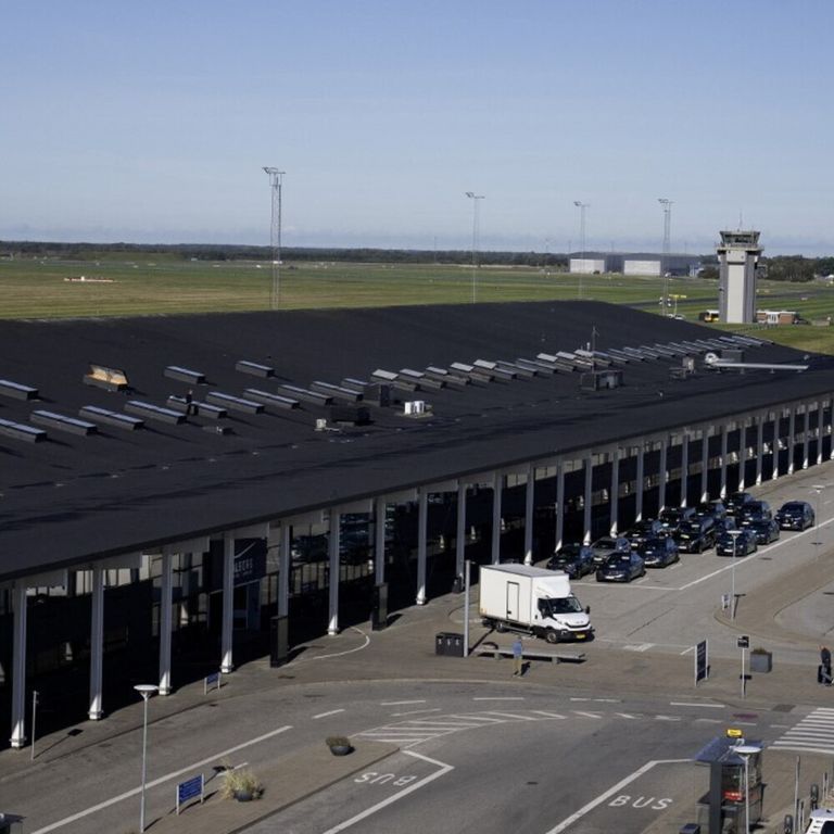 Droni sorvolano siti militari, ancora tensione in Danimarca. Mosca: "L'Ue è isterica"