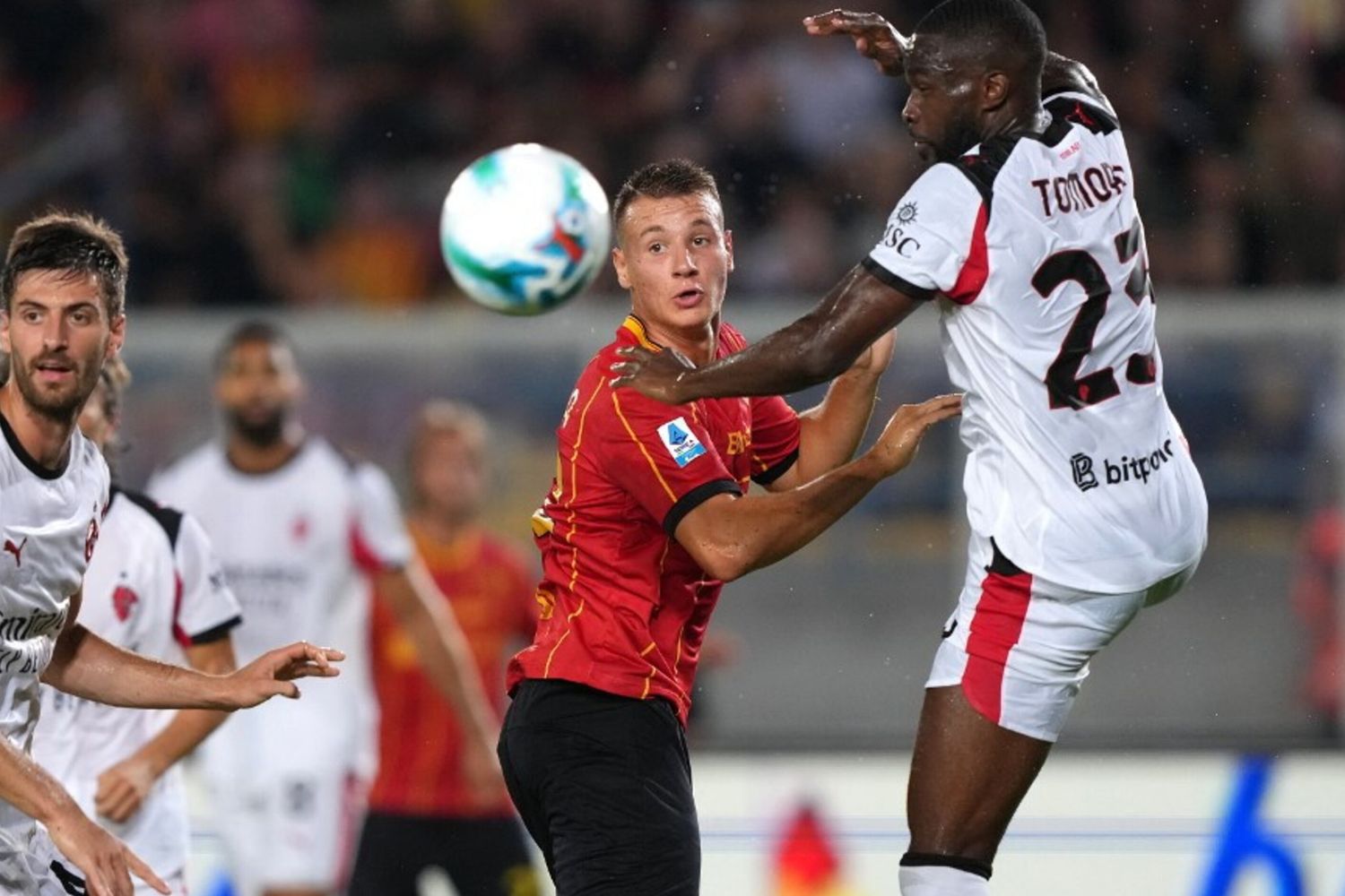 Il baby Camarda nel recupero salva il Lecce, è 2-2 contro il Bologna