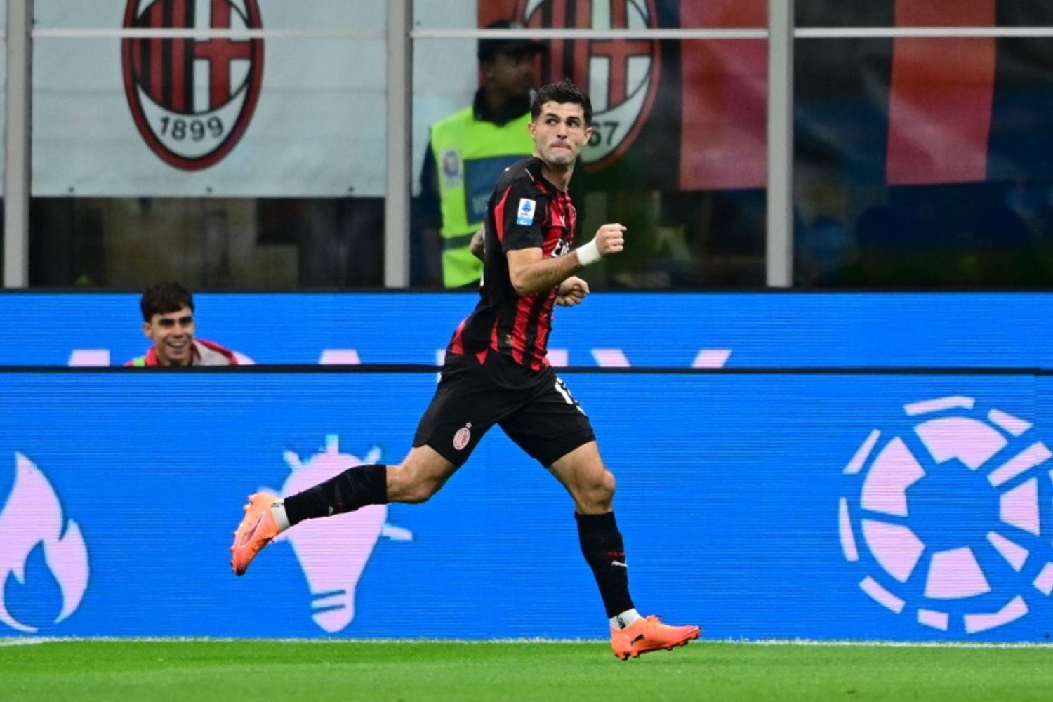 Il Napoli cade a San Siro. Il Milan vince 2-1 e lo raggiunge in testa alla classifica