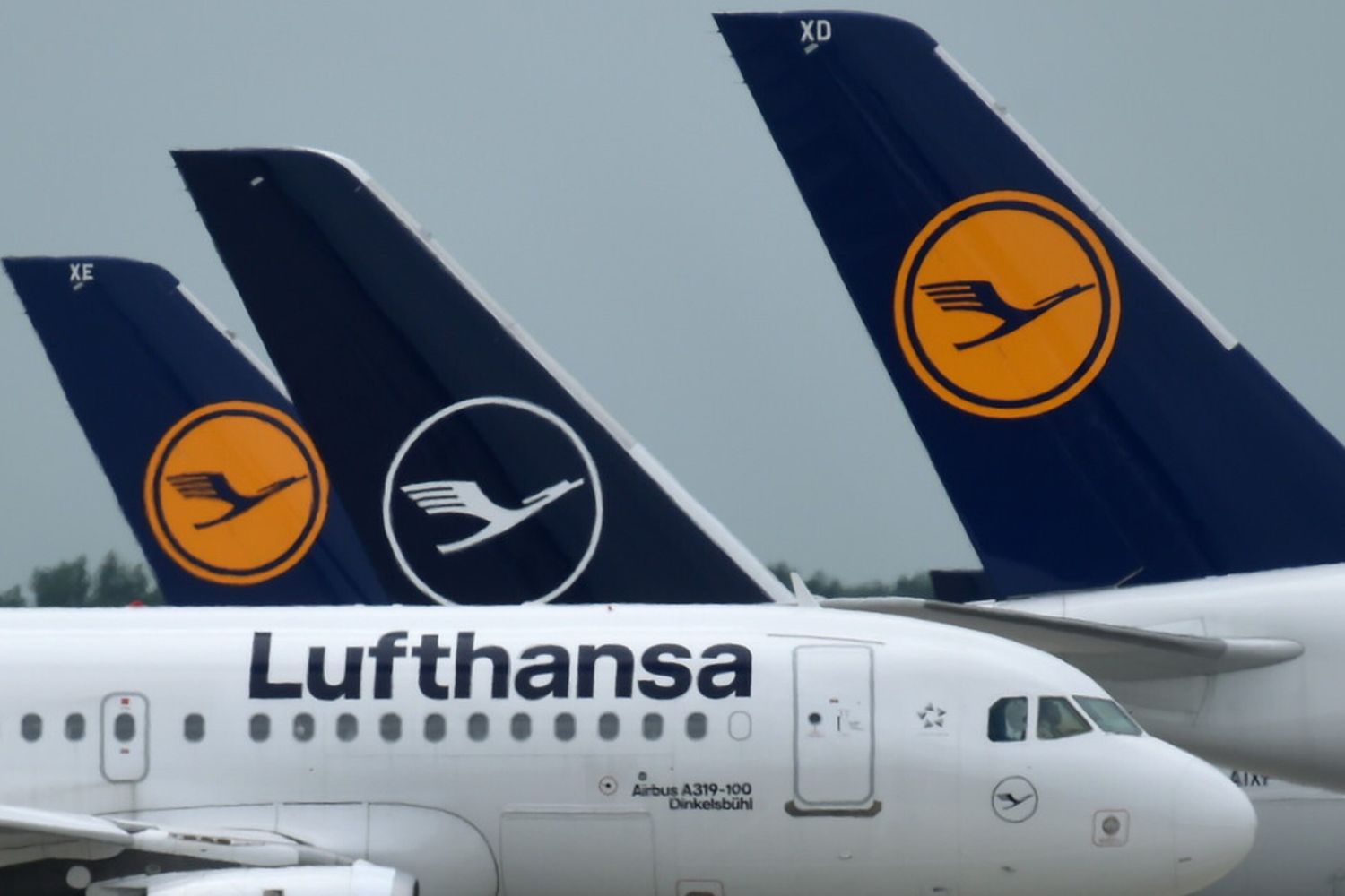 Aerei della Lufthansa nell'aeroporto di Monaco di Baviera