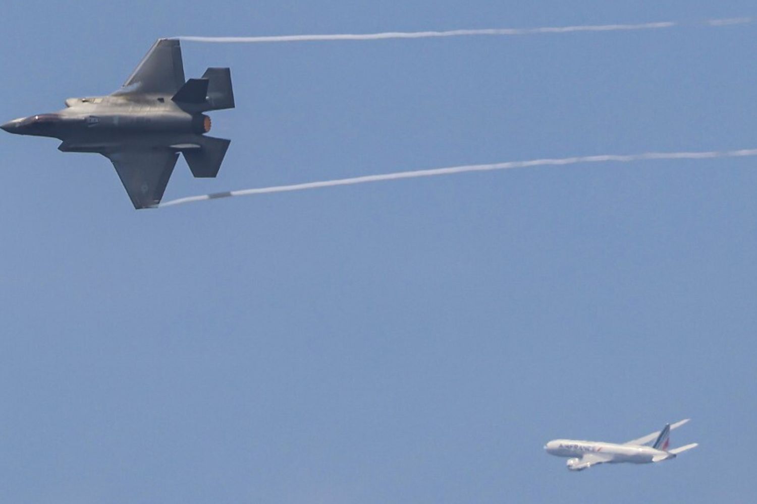 Caccia Usa intercettano jet russi in Alaska