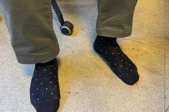 Lavorare scalzi in ufficio si può. Ne guadagna la produttività