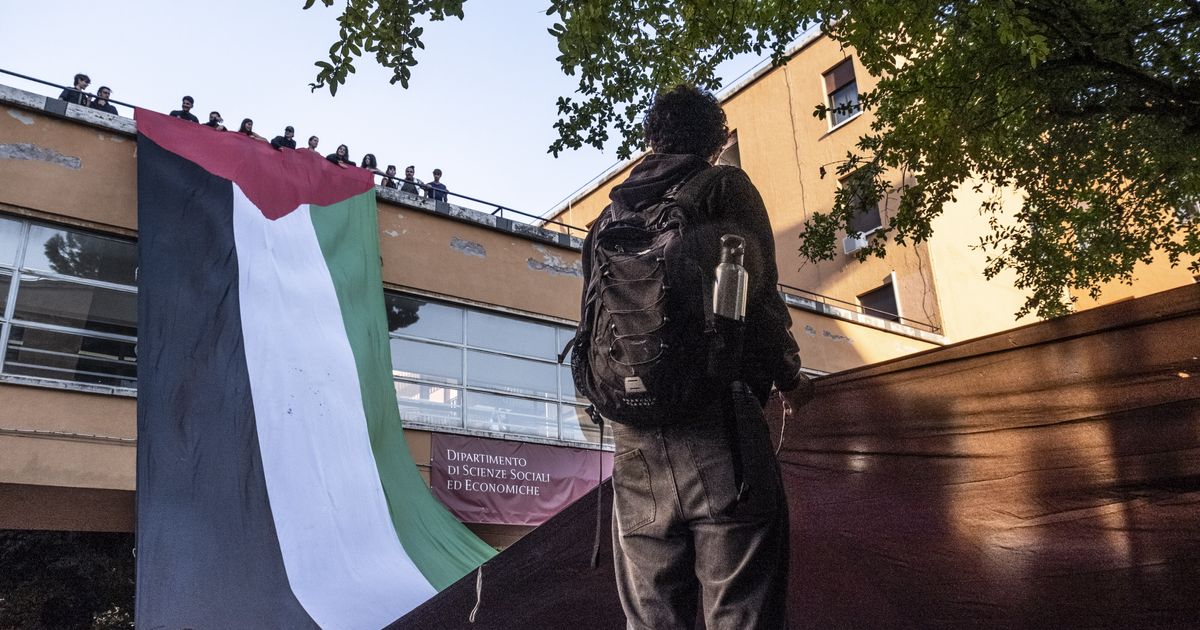 Corteo per Gaza alla Sapienza, occupata la facoltà di Scienze politiche