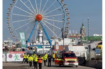 Spari ed esplosioni a Monaco di Baviera, almeno un morto. Chiusa l'Oktoberfest