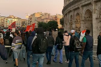 manifestazione al Colosseo per la Flotilla