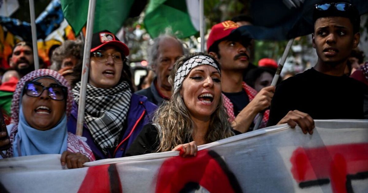 Manifestanti Pro palestina tornano nelle piazze in tutta Italia: cortei e striscioni