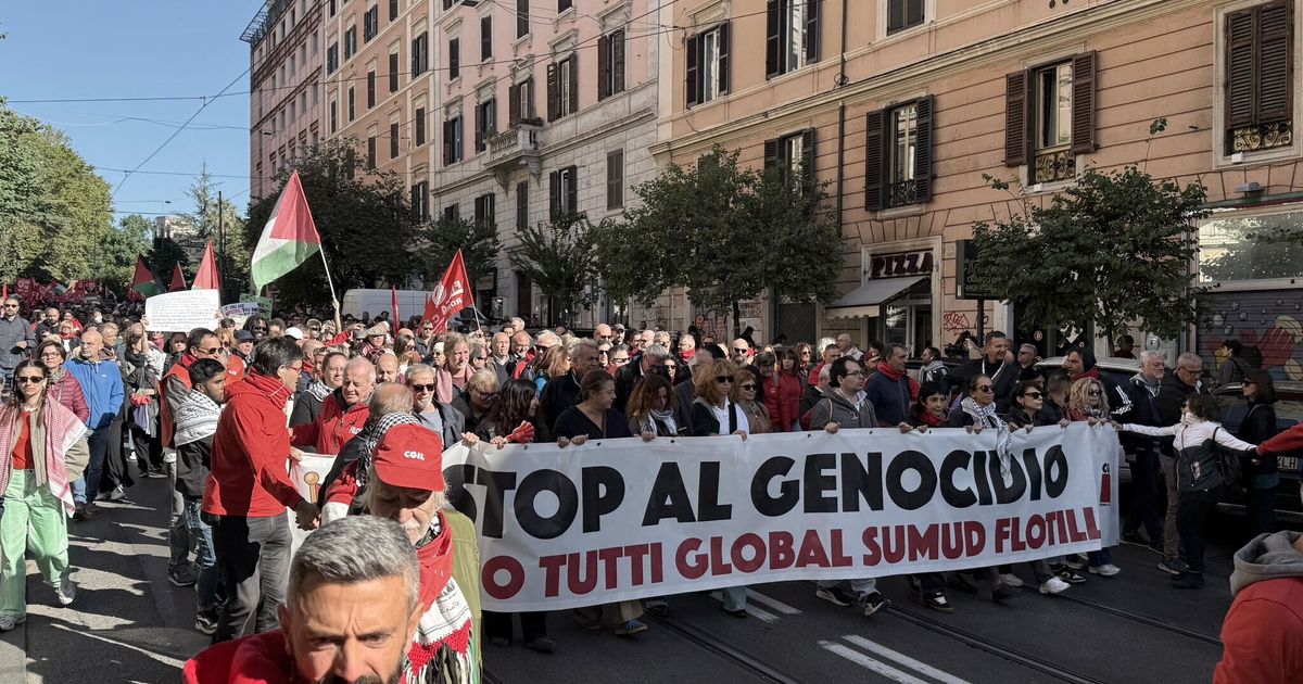 Sciopero generale per Gaza, migliaia in corteo a Roma. In piazza anche gli studenti