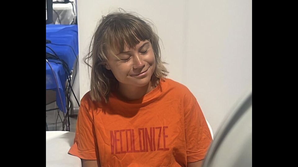 Greta Thunberg su una delle imbarcazioni della Flotilla