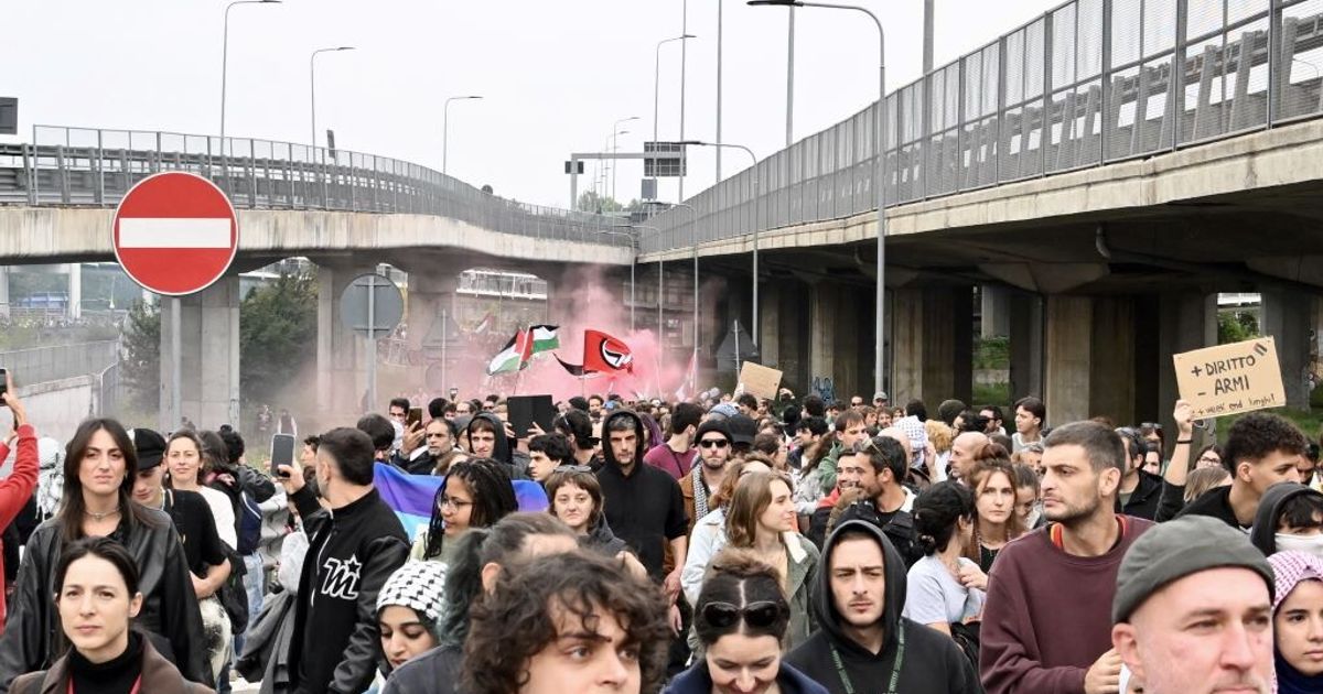 Cortei per Gaza in tutta Italia, bloccate tangenziali di Milano e Napoli, a Roma lancio di uova