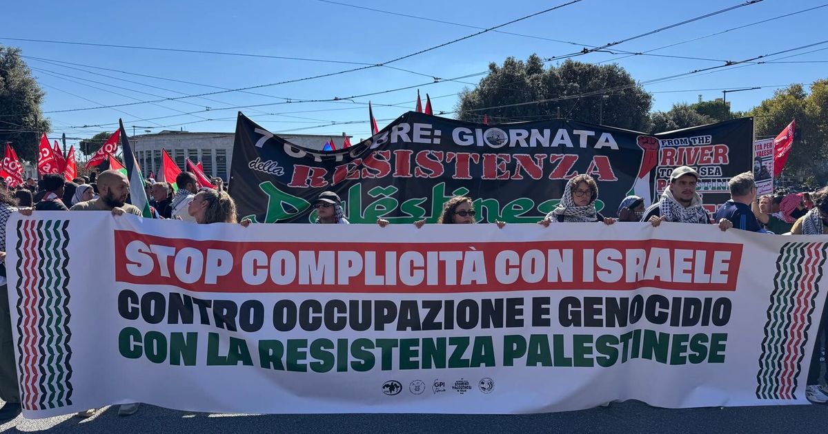 In migliaia in piazza per Gaza