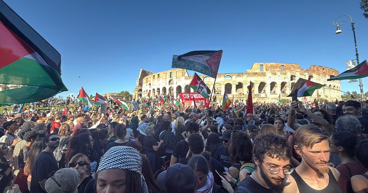 Un serpentone lungo tre chilometri al corteo ProPal di Roma. "Siamo un milione"