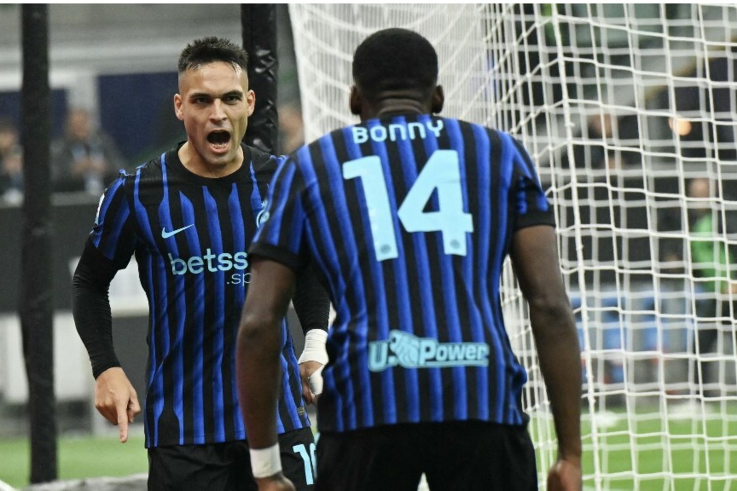 L'Inter travolge la Cremonese 4-1 e aggancia la vetta (per una notte)