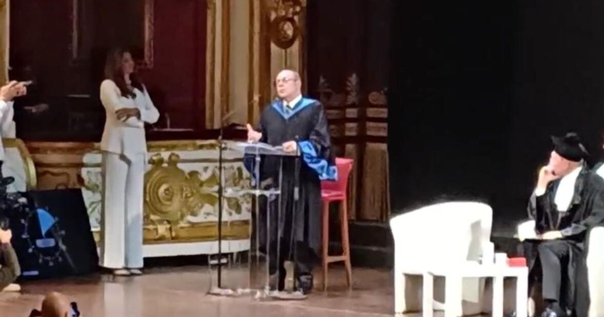 Carlo Verdone diventa dottore a Bari