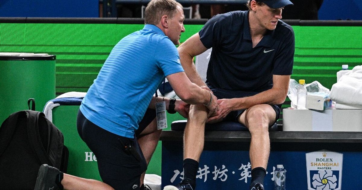 Il caldo di Shanghai stronca i tennisti: Sinner si ritira, Fritz rischia il collasso. Rune...