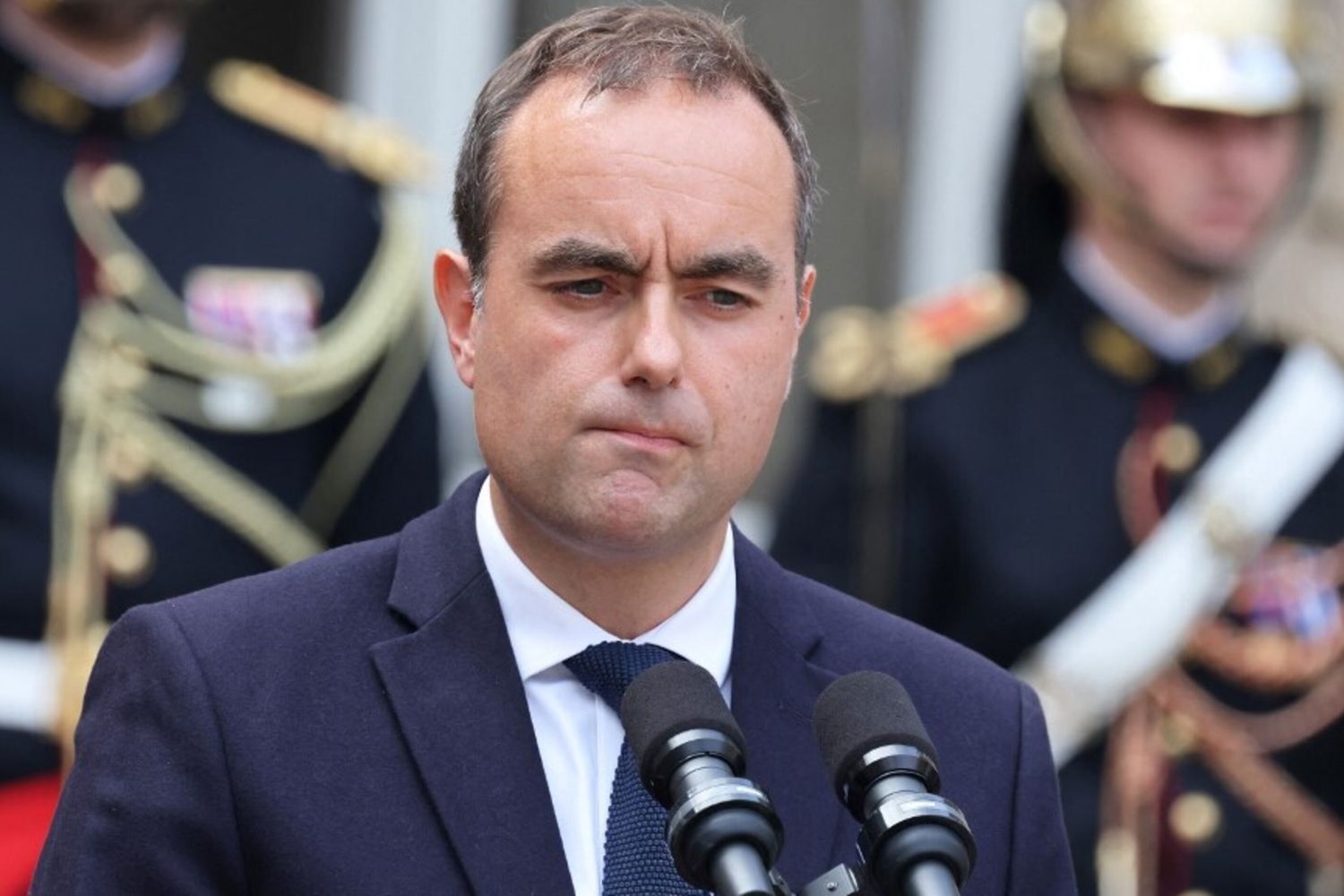 Il governo Lecornu vacilla già