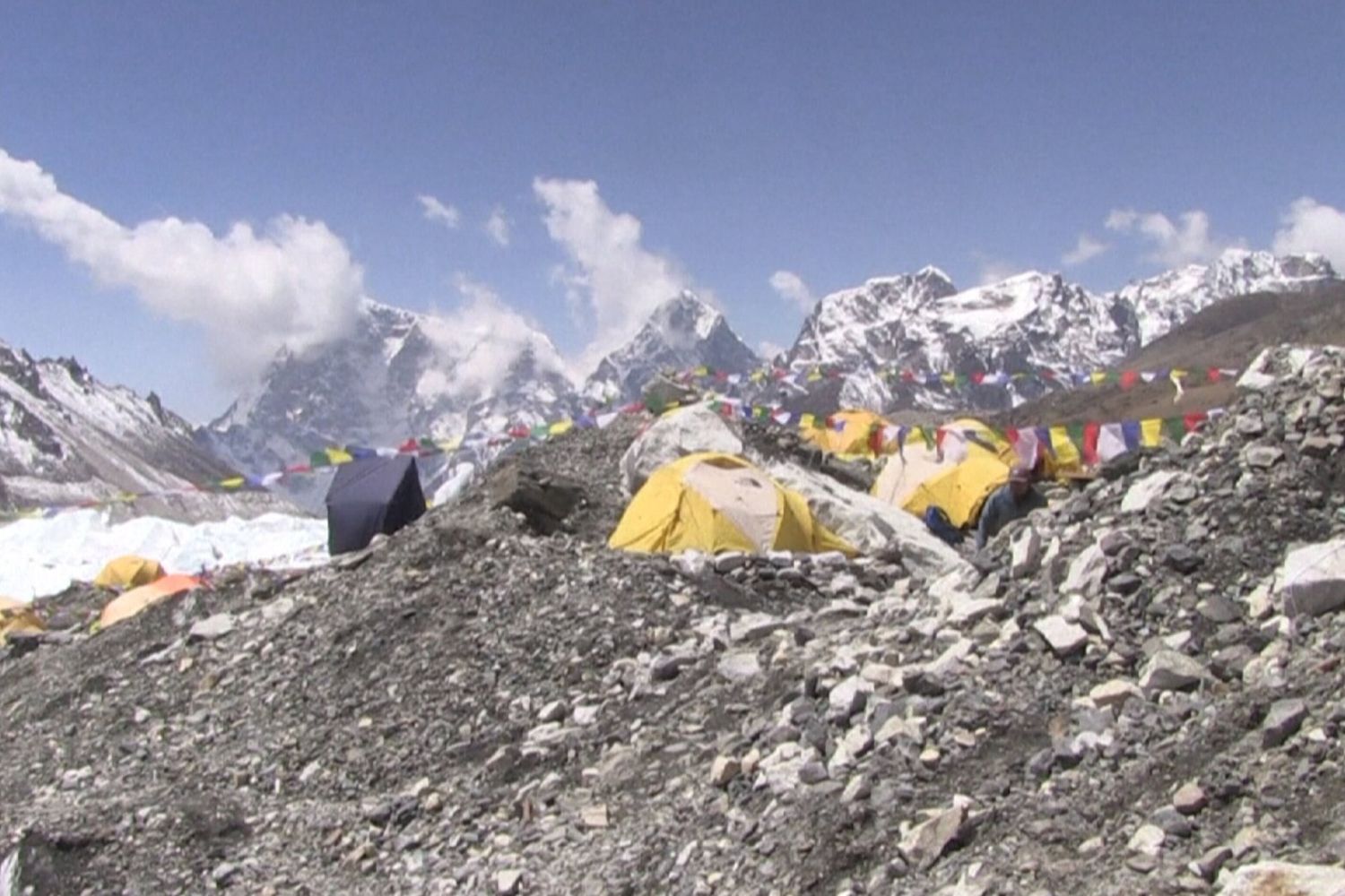 Escursionisti bloccati sul monte Everest