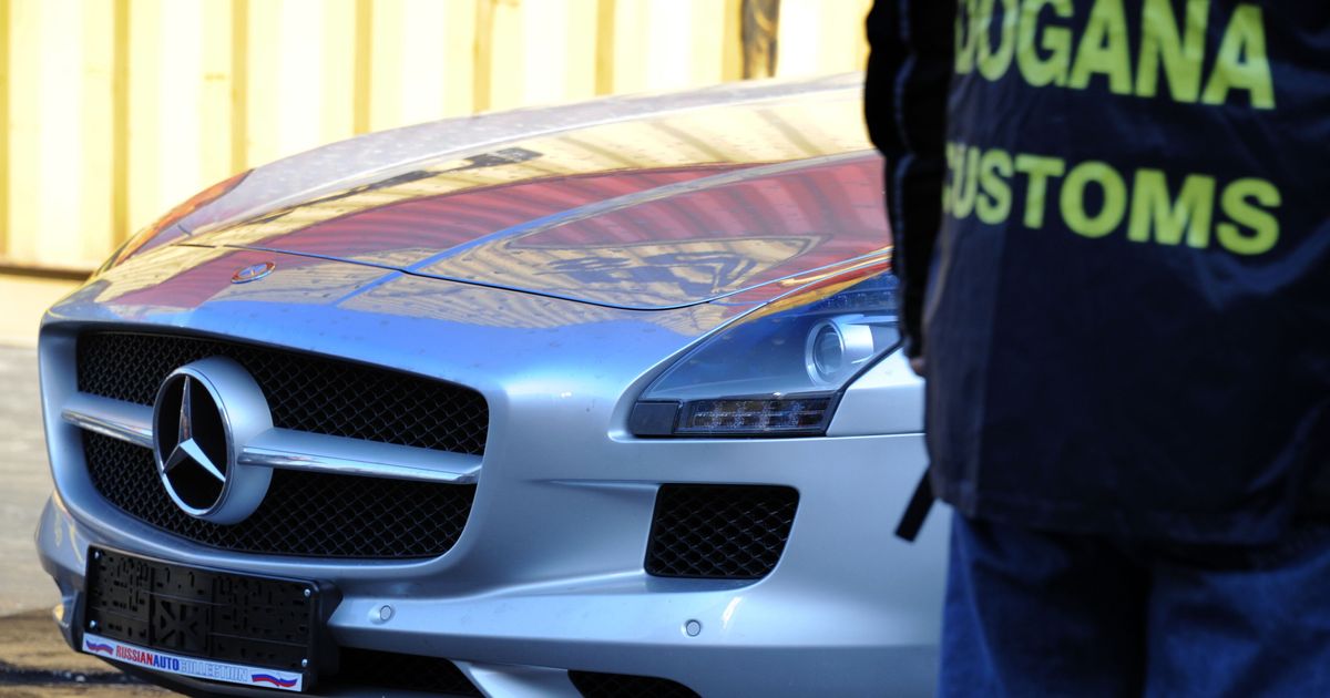 Ripulivano le auto di lusso e le vendevano sul mercato arabo: 14 arresti in Italia, Spagna e Belgio