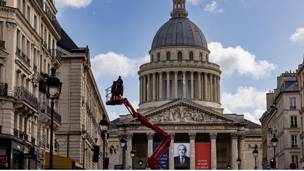 Cerimonia solenne al Pantheon per l'uomo che fece abolire la pena di morte in Francia