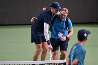 Sinner barcolla in preda ai crampi al torneo di Shanghai