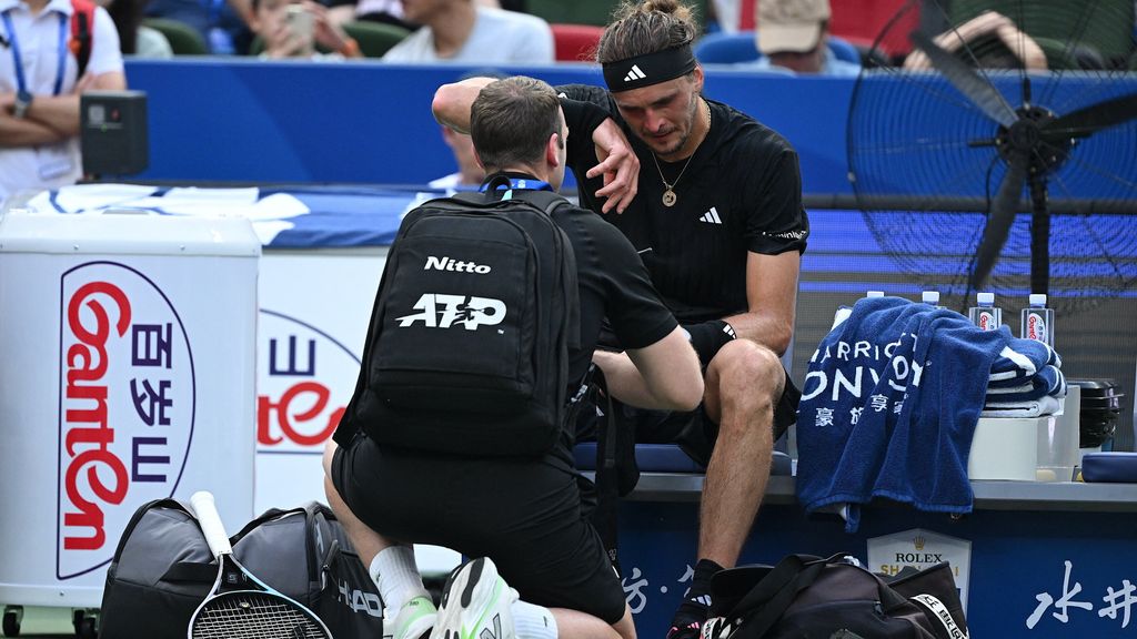 Alexander Zverev in difficoltà per il caldo al torneo di Shanghai