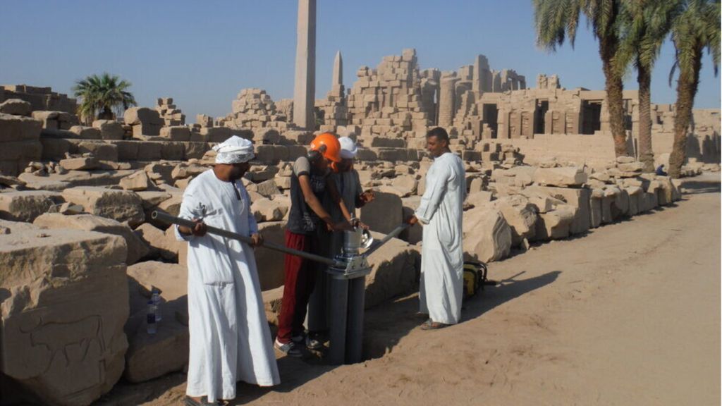 Campioni di carotaggio estratti dal tempio di Karnak