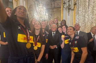 Il Capo dello Stato Sergio Mattarella e la Nazionale di Volley Femminile