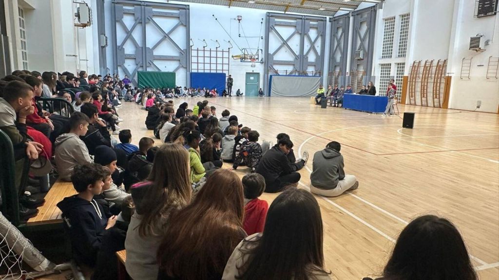 Micaela Coletti durante un incontro con gli studenti