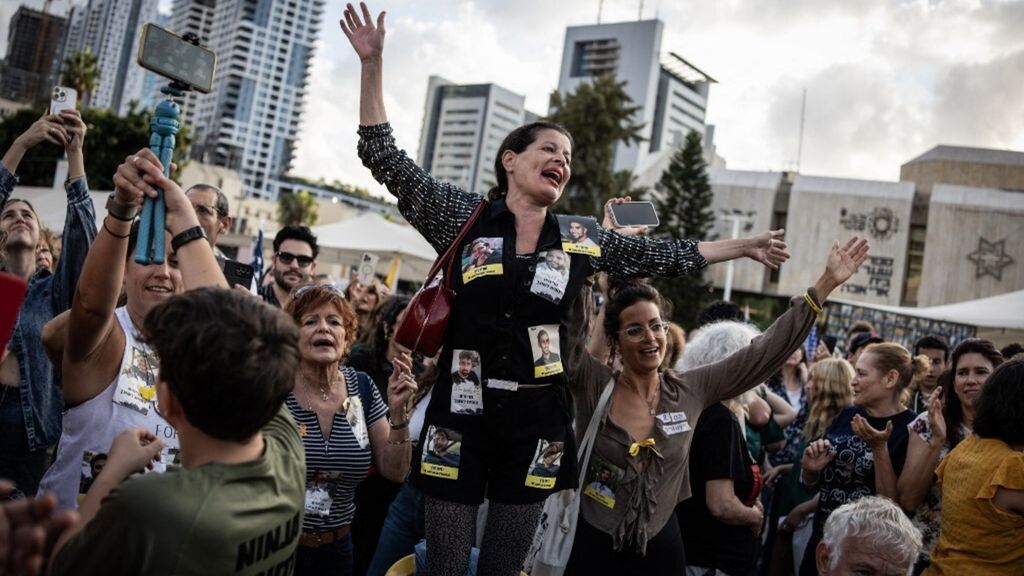 Trump: "Ostaggi rilasciati tra lunedì o martedì". Attesa la ratifica dell'accordo tra Israele e Hamas