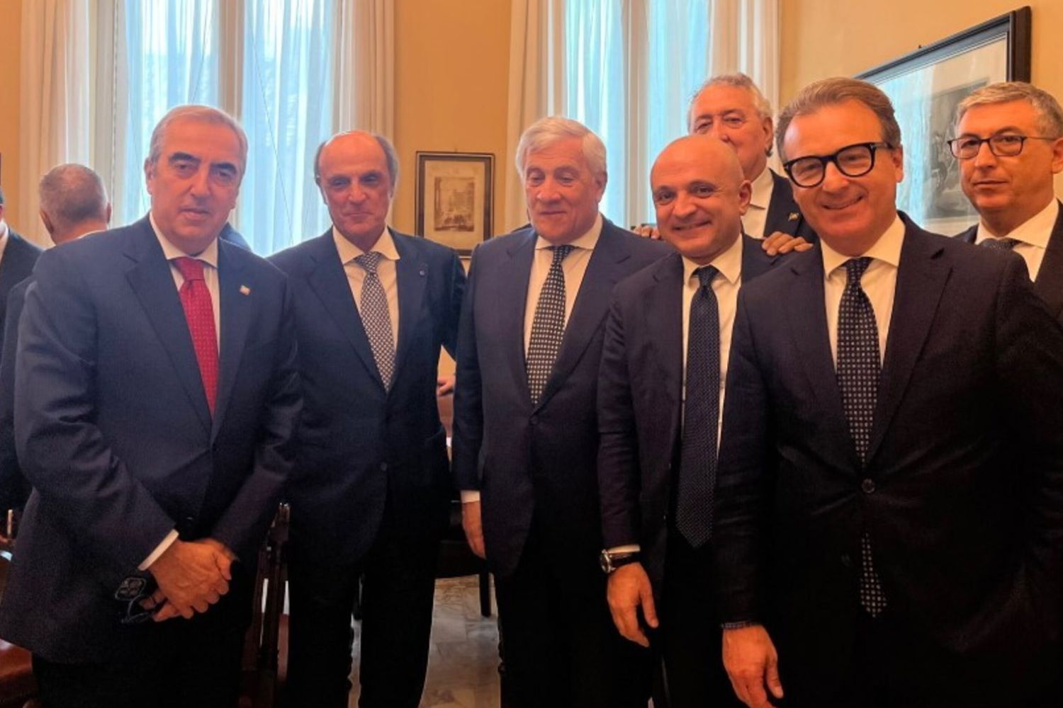 accanto a Gasparri, Luigi Lobuono