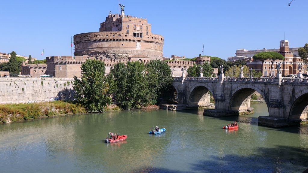 Gommoni sul Tevere sotto Castel Sant'Angelo