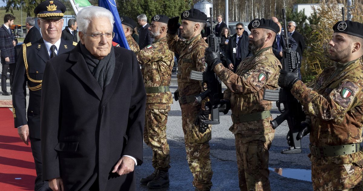 mattarella visita i militari italiani in estonia la vostra missione di grandissimo rilie