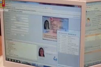 &nbsp; Fiumicino traffico controllo passaporti falsi