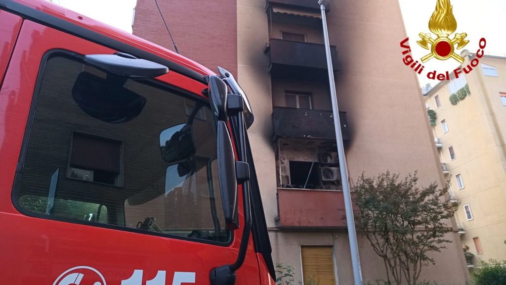 Rogo in un'abitazione nel Milanese, tre morti. Evacuate 50 persone dal palazzo