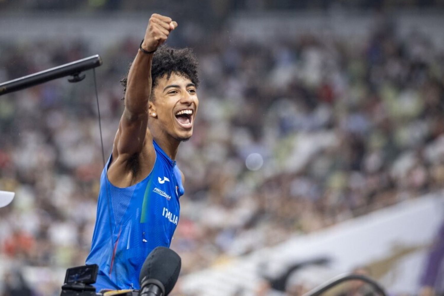 Mattia Furlani campione del mondo nel salto in lungo