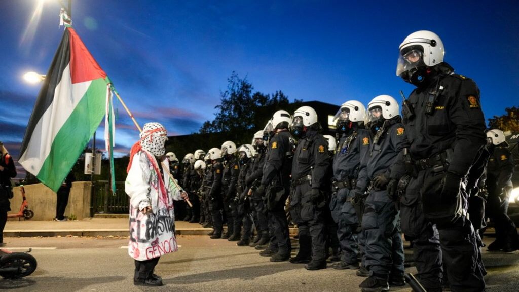 Manifestazioni pro Pal fuori dallo stadio