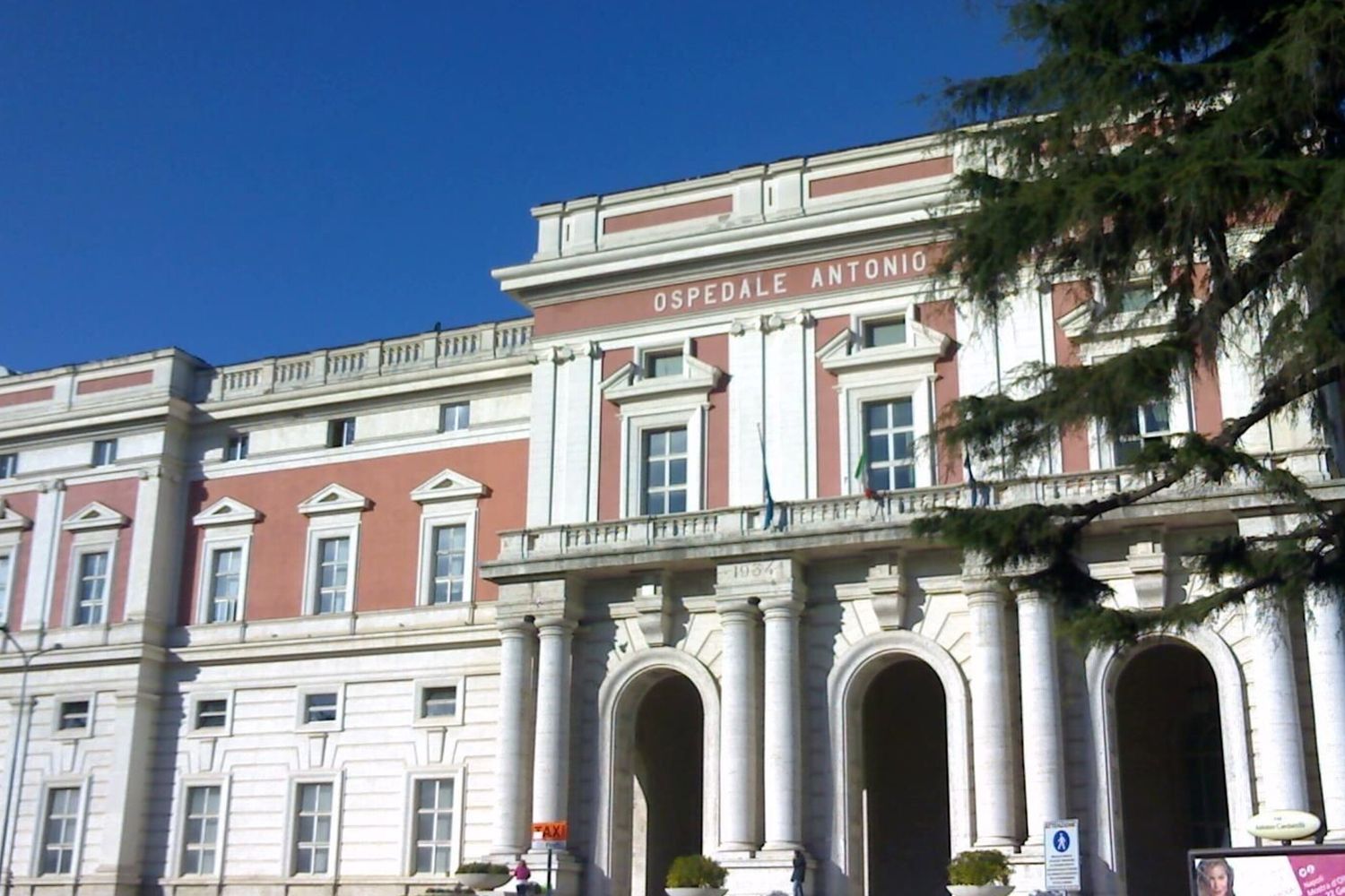 Ragazza violentata in strada, 29enne bloccato dai passanti