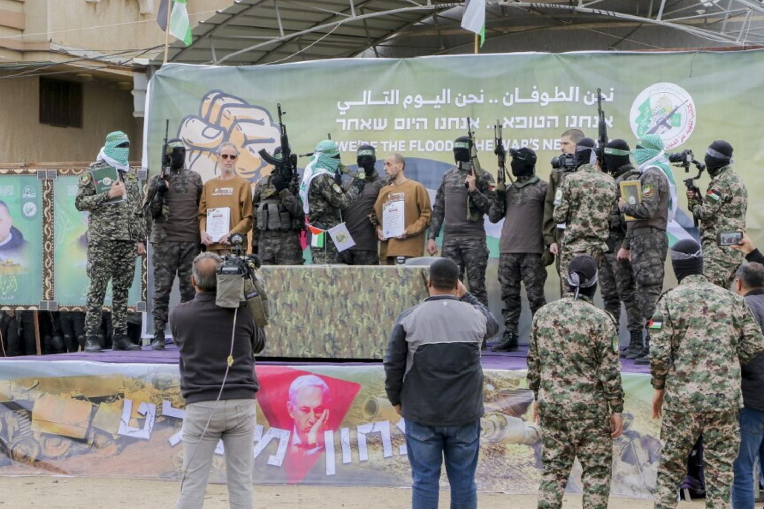 Hamas sospende il rilascio degli ostaggi